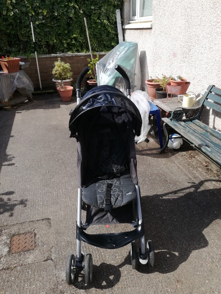 strollers with cosy toes and raincover